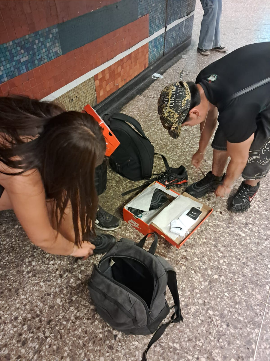 Cliente UrbanStep con su pedido