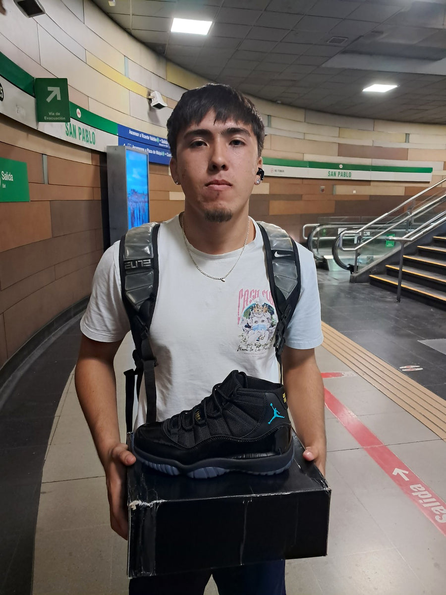 Cliente UrbanStep con su pedido